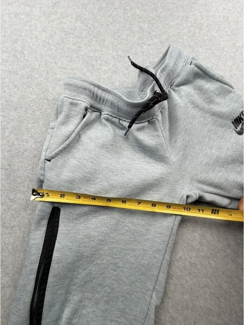 Nike Mens Tech Fleece Joggers Size M Gray Zipper Pocket Athletic Pants